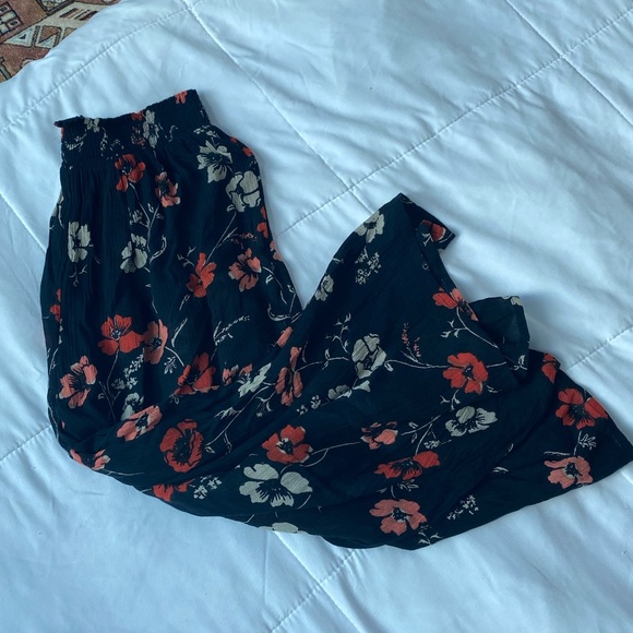 Floral Flowy Wide Leg Pants - Picture 4 of 4